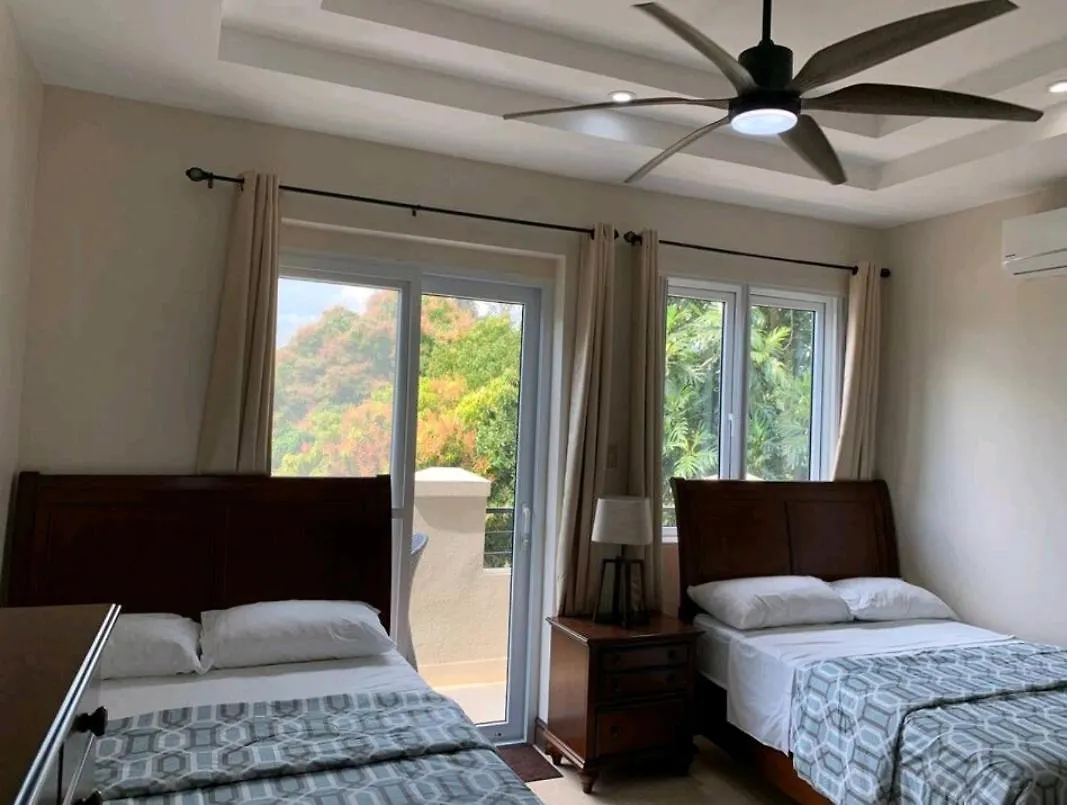 City View Luxury Apartment Kingston 0*,